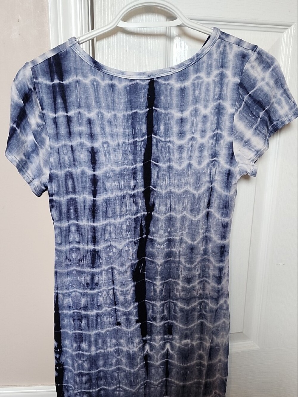 Olivia Rae Navy and White Tie-Dye Knot Side Tunic Dress With Short Sleeves - Picture 4 of 13
